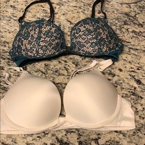 Set of 2 bombshell bras